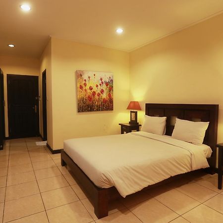 Hotel Intansari Denpasar Exteriör bild