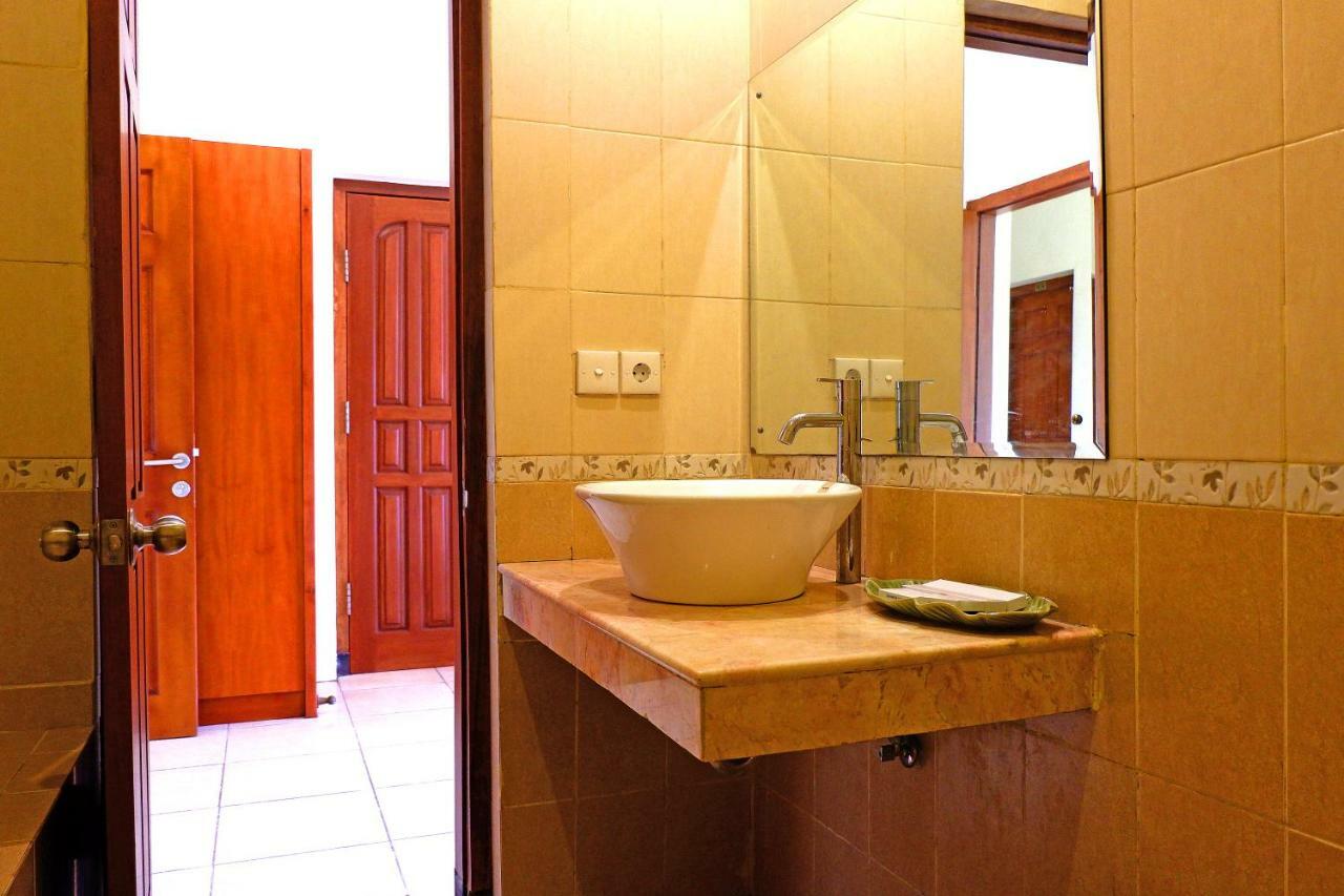 Hotel Intansari Denpasar Exteriör bild